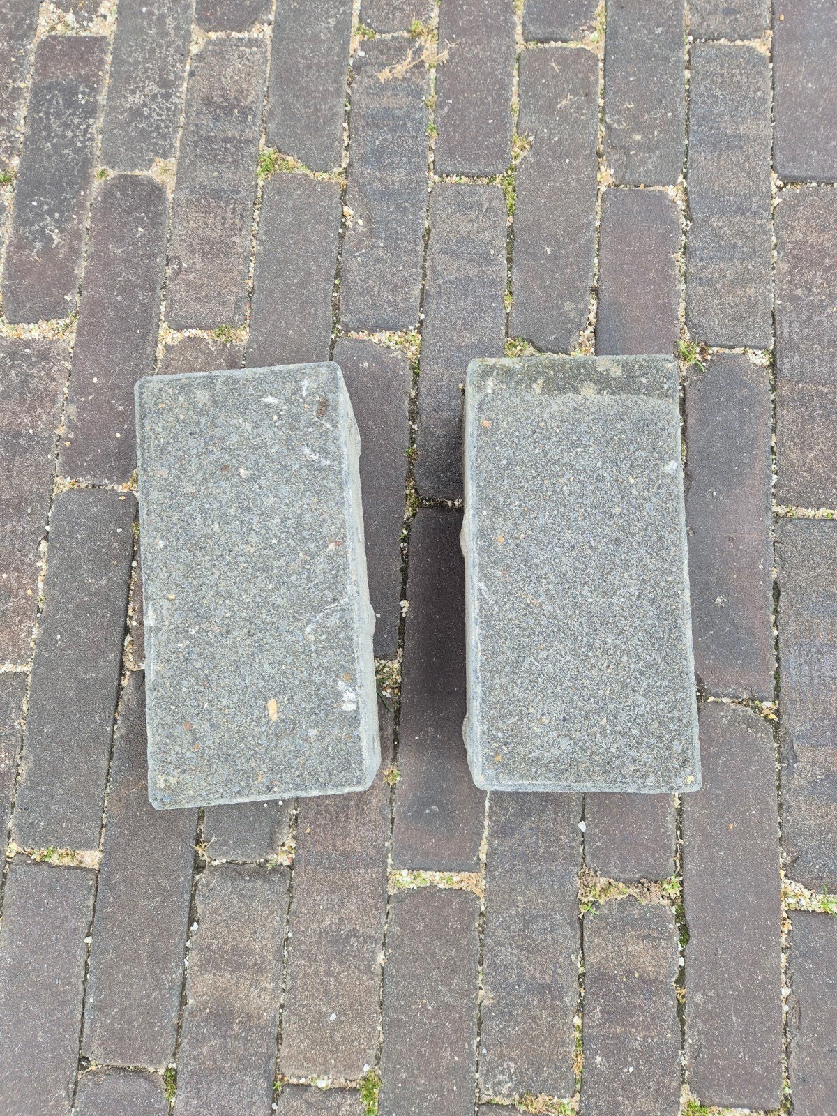 Circa 60 betonklinkers, ongeveer 1m2 (20.5x10x8cm), Ophalen, Gebruikt, Klinkers, Minder dan 5 m²