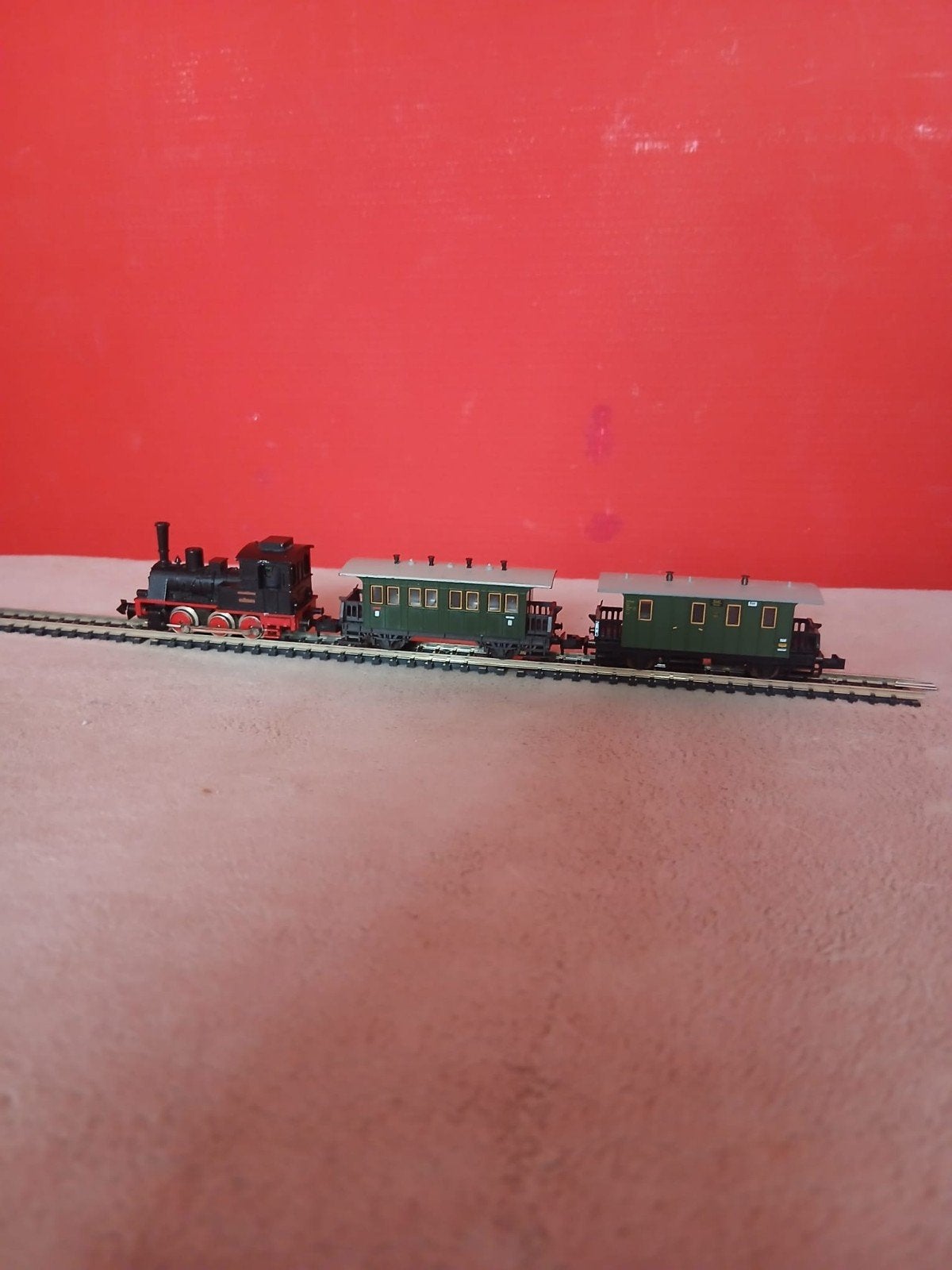N spoor treinset: locomotief T3 en 2 wagons (1e en 2e klas), Ophalen of Verzenden