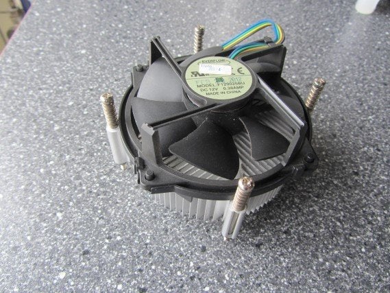 EVERFLOW F129025BU 12V 0.38A 4Wire 8holes Cooling Fan en hea, Ophalen of Verzenden, Zo goed als nieuw, Socket 775, Minder dan 2 Ghz