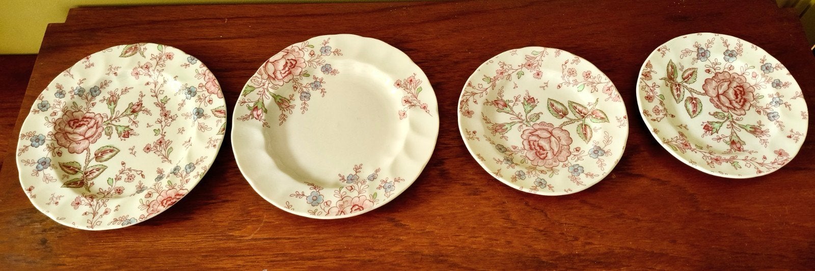 Johnson Bros England 4 bordjes Rose Chintz, Antiek en Kunst, Antiek | Servies los, Ophalen of Verzenden