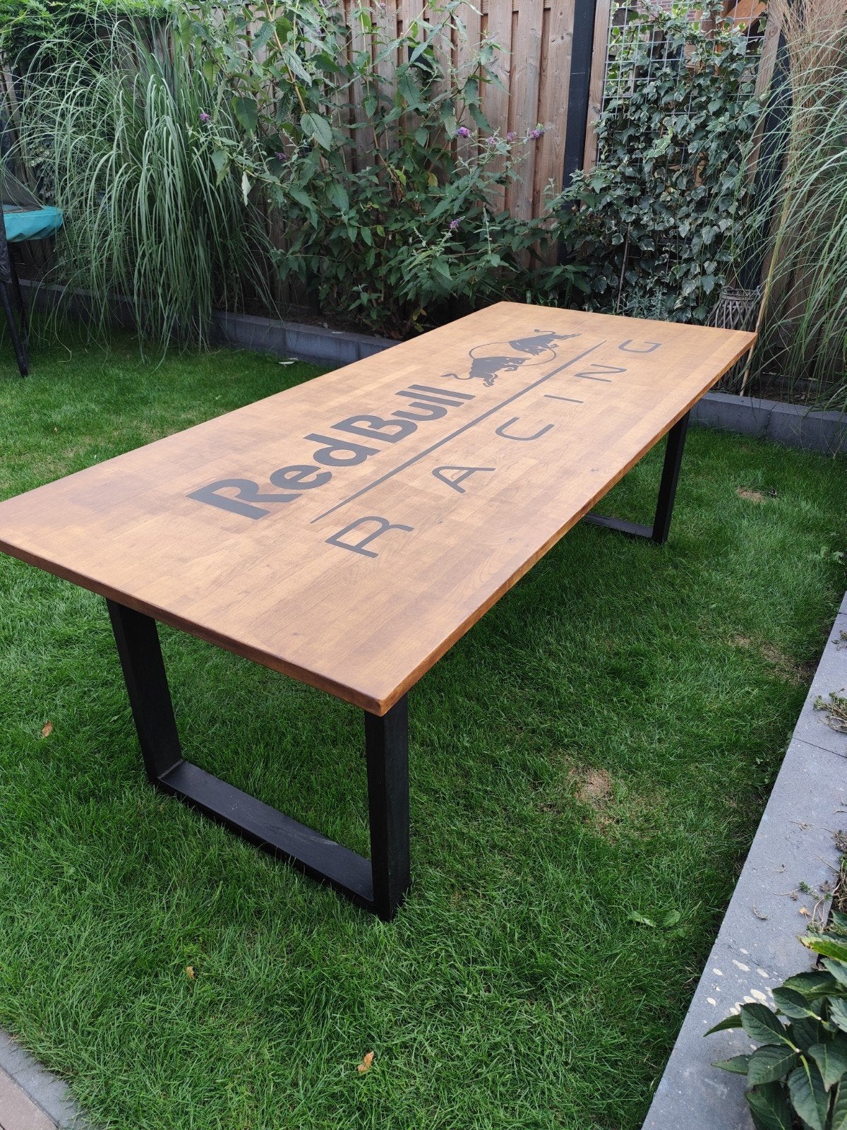 Red Bull Racing eettafel - eiken hout en epoxy, 50 tot 100 cm, Zo goed als nieuw, 150 tot 200 cm, Vier personen