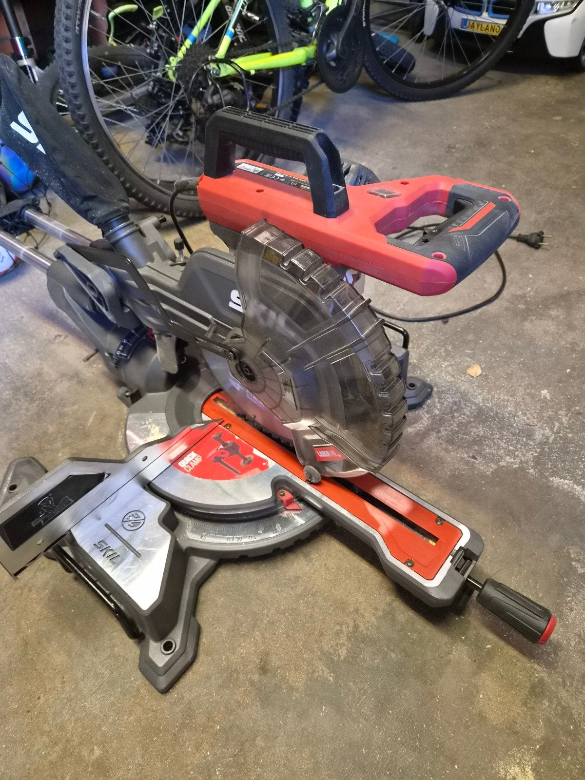 Skil Afkortzaag met Laserline 254blad(grootste model), Doe-het-zelf en Verbouw, Gereedschap | Zaagmachines, Ophalen, Gebruikt