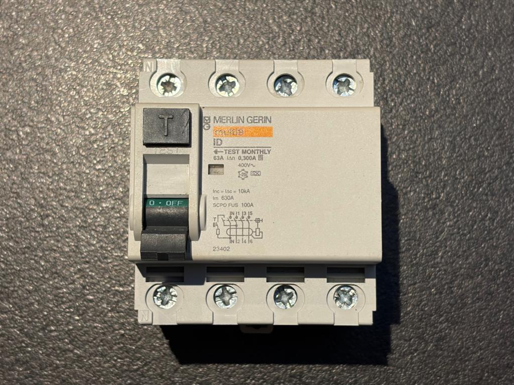Merlin Gerin Multi 9 ID 63A 0.300A aardlekschakelaar, Ophalen of Verzenden, Gebruikt, Schakelaar