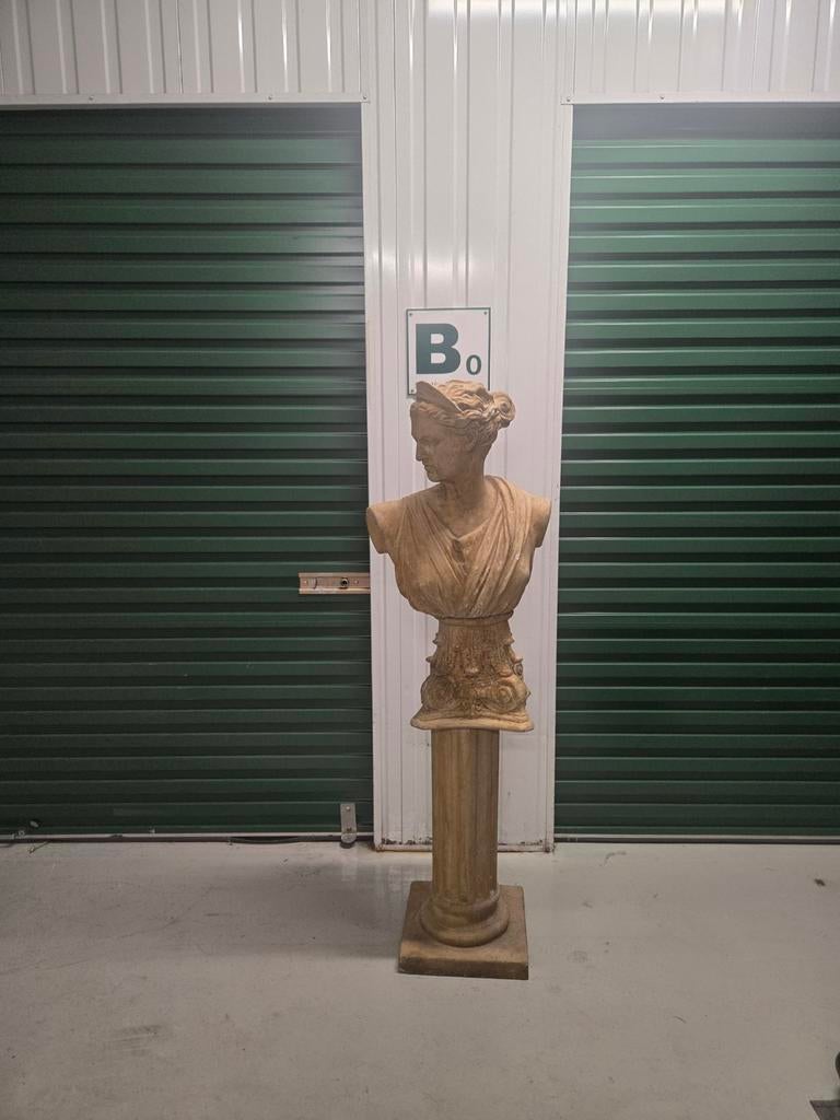 Vintage Tuinbeeld - Klassieke Buste op Sokkel, Ophalen of Verzenden, Gebruikt