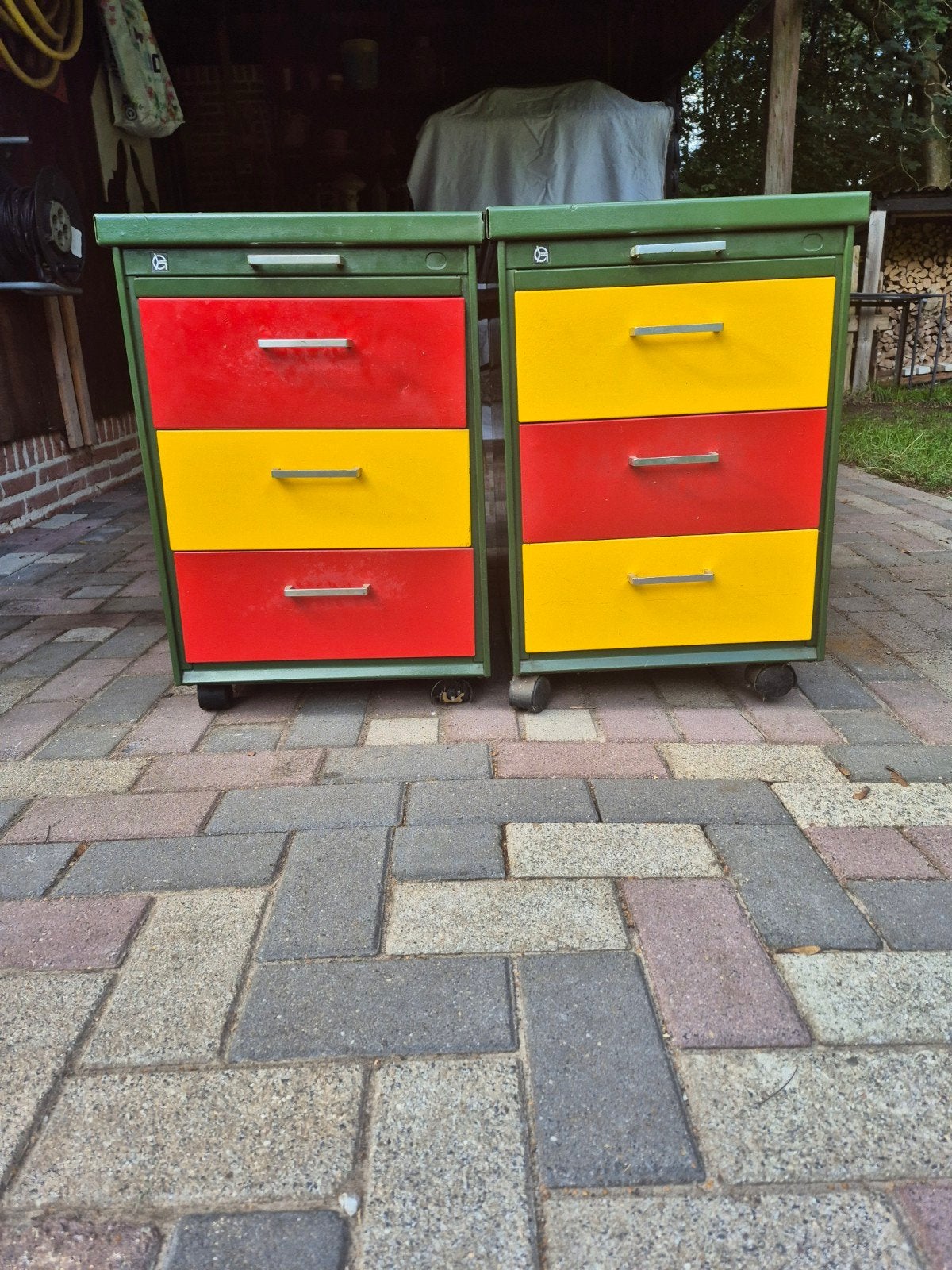 Van Gispen ladeblokken op wieltjes in vrolijke kleuren, Gebruikt, Vintage, Industrieel, Speels, 3 of 4 laden, Minder dan 100 cm