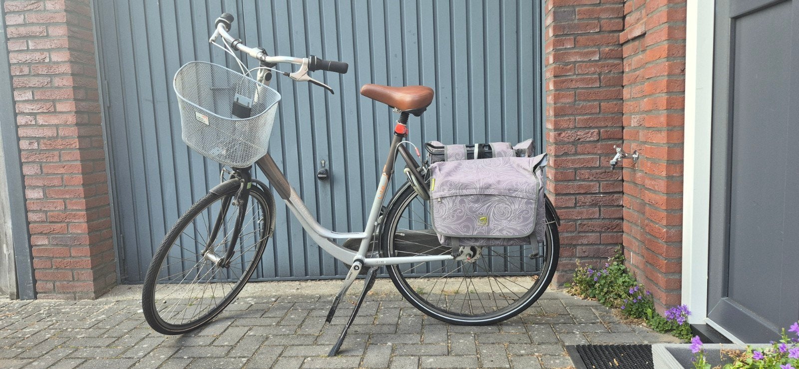 Gazelle fiets met mand en fietstassen, Fietsen en Brommers, Ophalen, Gebruikt, Versnellingen, 56 cm of meer