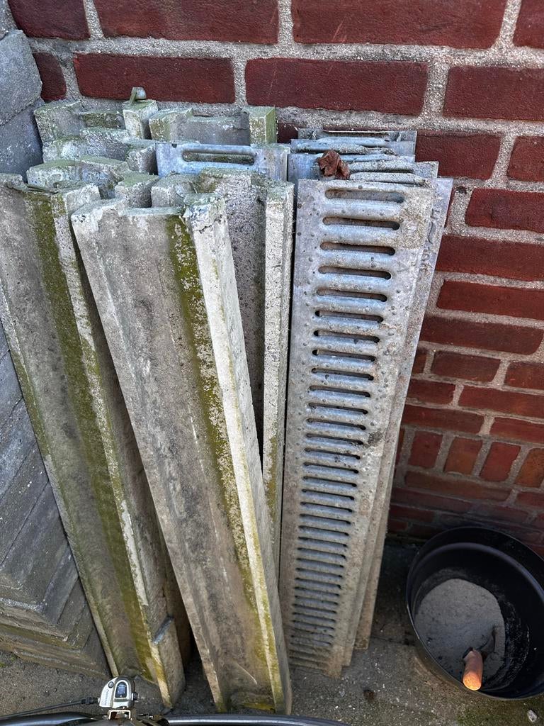 Betonnen afwateringsgoten met roosters, Tuin en Terras, Tegels en Klinkers, Ophalen, Gebruikt, Overige typen, Minder dan 5 m²