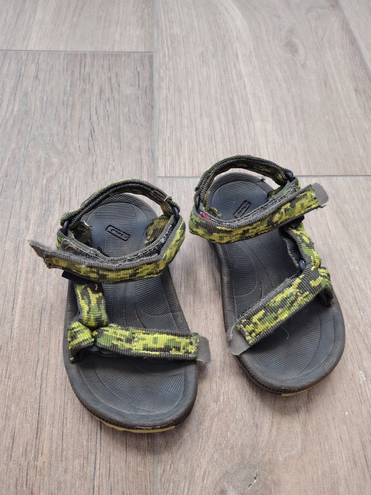 Teva kinder sandalen - als nieuw - maat 22/23, Ophalen, Zo goed als nieuw, Teva, Jongen of Meisje