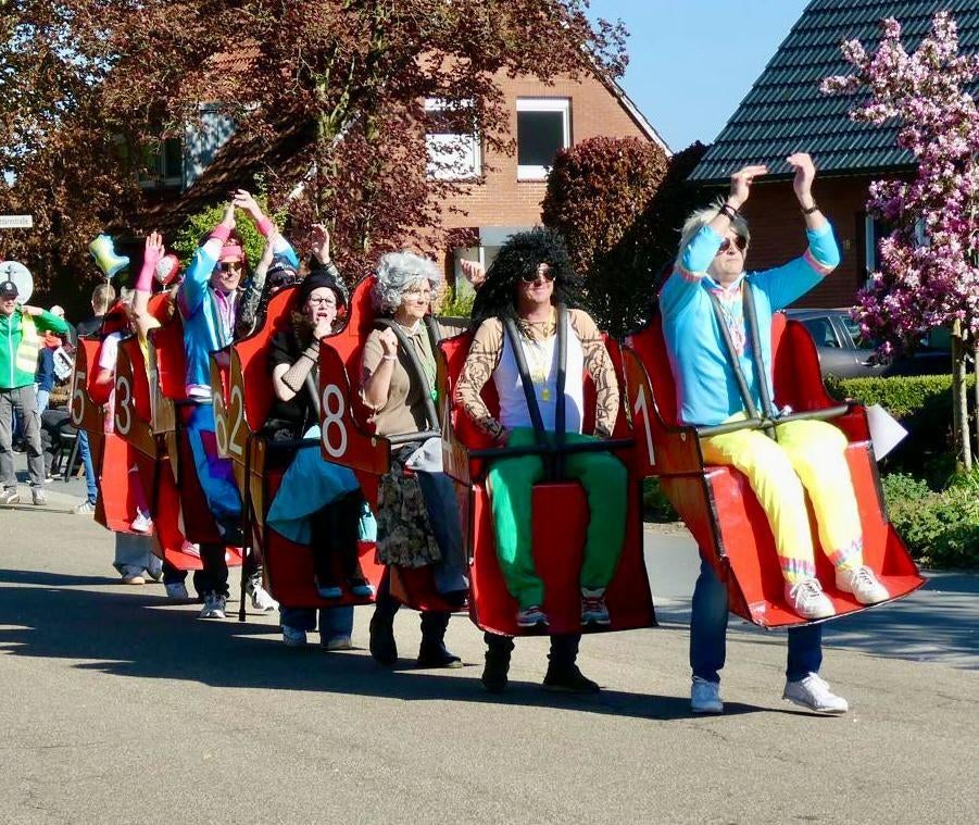 Carnaval/vrijgezellenfeest loopgroep rollercoaster, Hobby en Vrije tijd, Feestartikelen, Ophalen