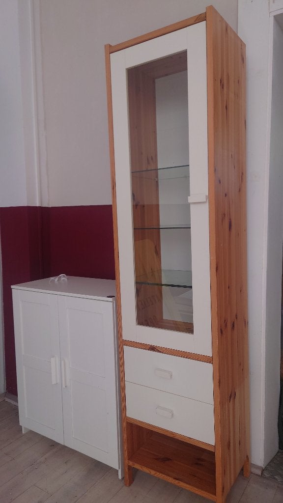 Houten vitrinekast met lades en glazen planken, Huis en Inrichting, Ophalen, Minder dan 50 cm, Gebruikt, Modern, Scandinavisch