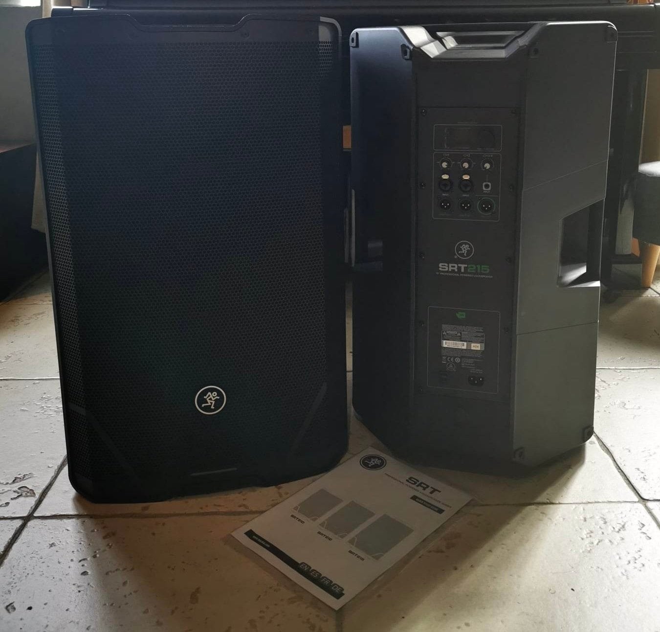 2x Mackie SRT215 Actieve Luidspreker - Zo goed als nieuw, Muziek en Instrumenten, Ophalen, Zo goed als nieuw, Minder dan 500 watt