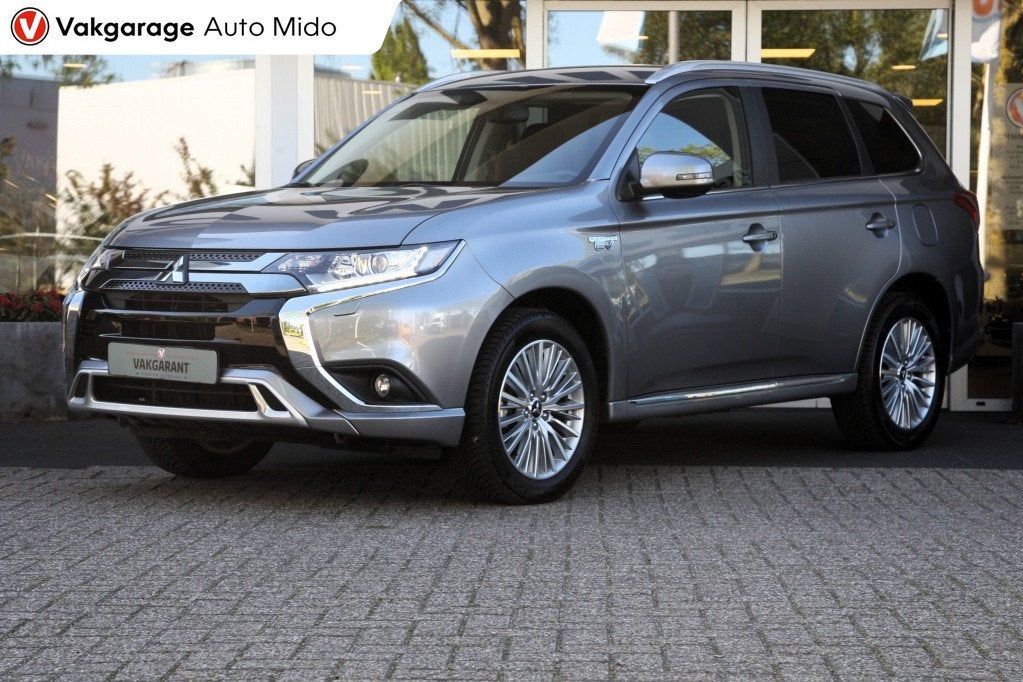 Mitsubishi Outlander 2.4 PHEV Intense Automaat | Trekhaak |, 12 maanden, 4 cilinders, Hybride Elektrisch/Benzine, SUV of Terreinwagen
