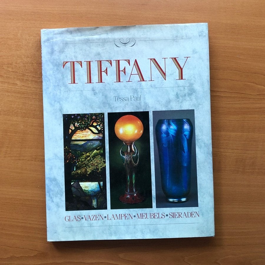 Tiffany - Glas, vazen, lampen, meubels en sieraden, Ophalen of Verzenden, Gelezen, Overige onderwerpen