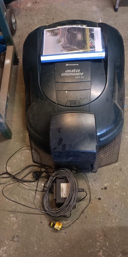 Husqvarna 220AC, Ophalen, Cirkelmaaier, Gebruikt, Minder dan 30 cm