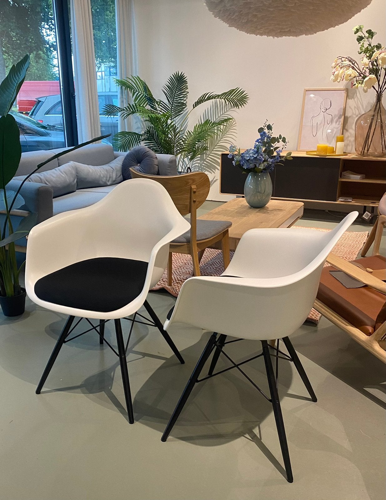 2 Vitra Eames DAW design stoelen wit/zwart hopsak, Ophalen, Zo goed als nieuw