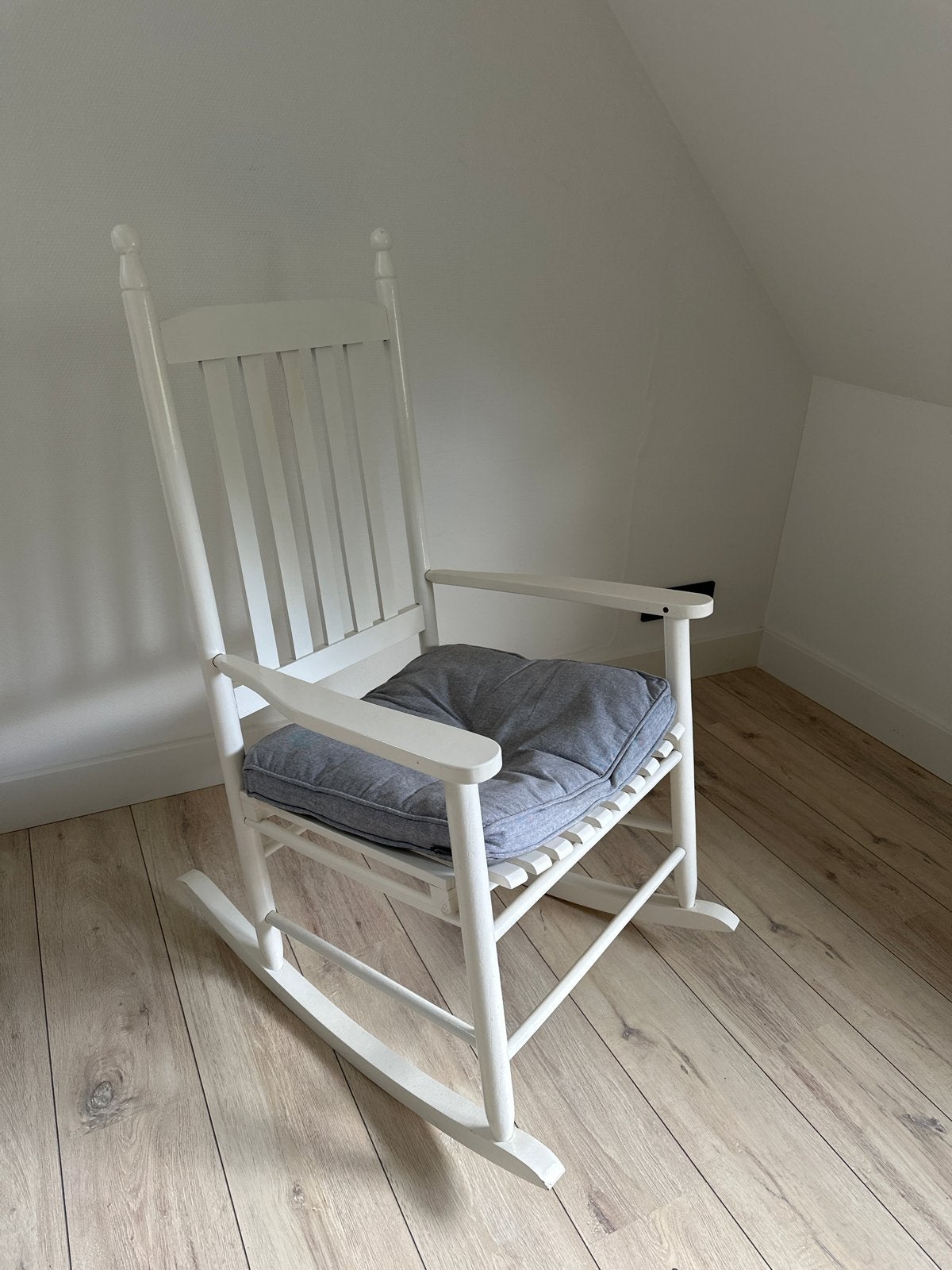 Witte schommelstoel met kussen, Ophalen, Gebruikt, Wit, Eén