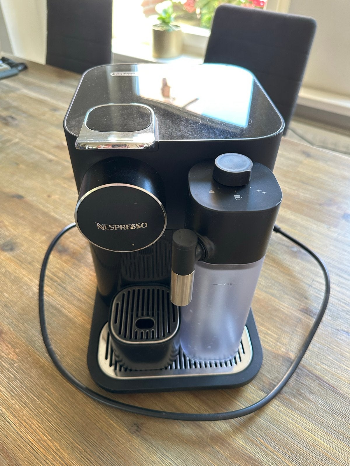 Nespresso Gran Lattissima De'Longhi Koffiemachine, Witgoed en Apparatuur, Koffiezetapparaten, Ophalen, Koffiemachine, Zo goed als nieuw