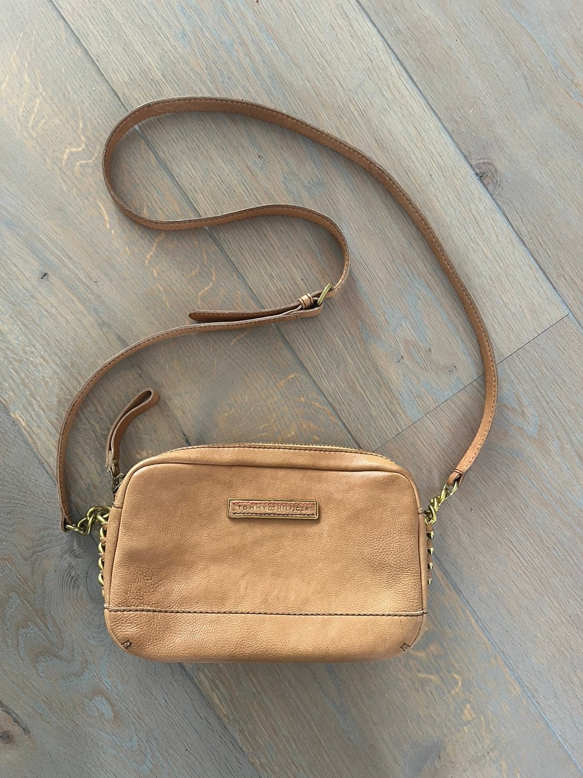 Tommy hilfiger crossbody tas camel, Ophalen of Verzenden, Zo goed als nieuw, Bruin