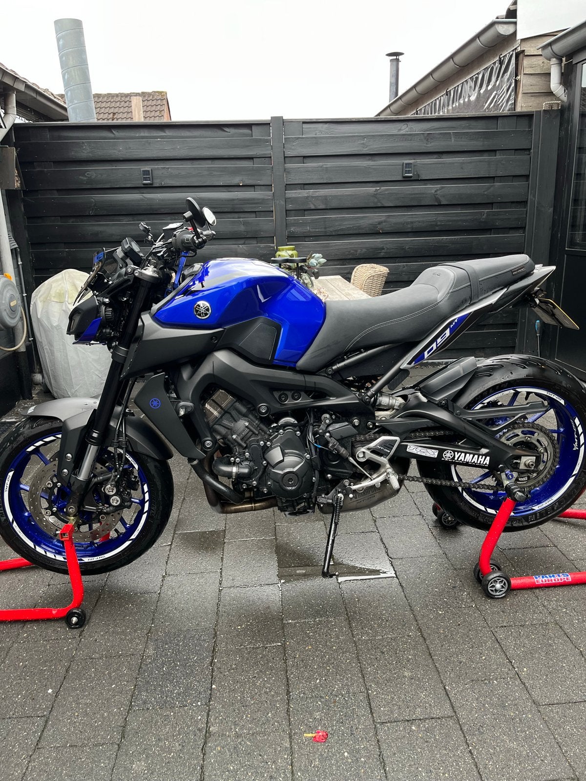 Yamaha MT-09 met Akrapovic uitlaat en comfortzadel, Motoren, Motorrijbewijs A, Gebruikt, 3 cilinders, Particulier
