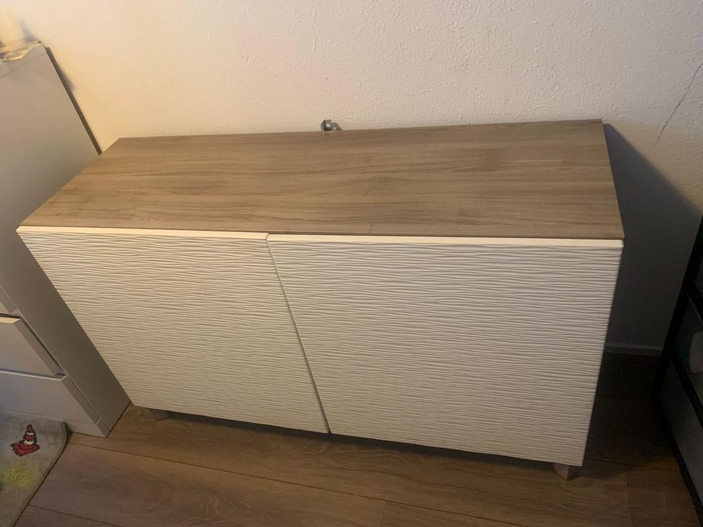 Modern dressoir met 2 deuren en houtnerf blad, 100 tot 150 cm, Ophalen of Verzenden, Zo goed als nieuw, Overige houtsoorten