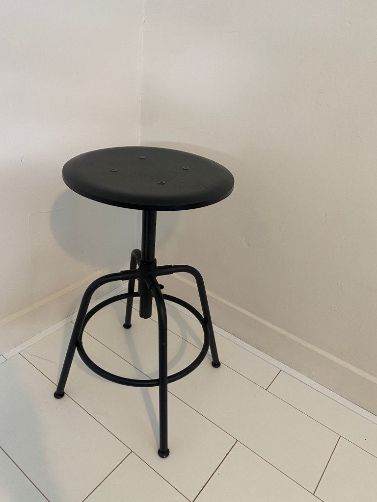 IKEA KULLABERG kruk zwart, Huis en Inrichting, Krukjes, Ophalen, In hoogte verstelbaar, Zo goed als nieuw, Hout