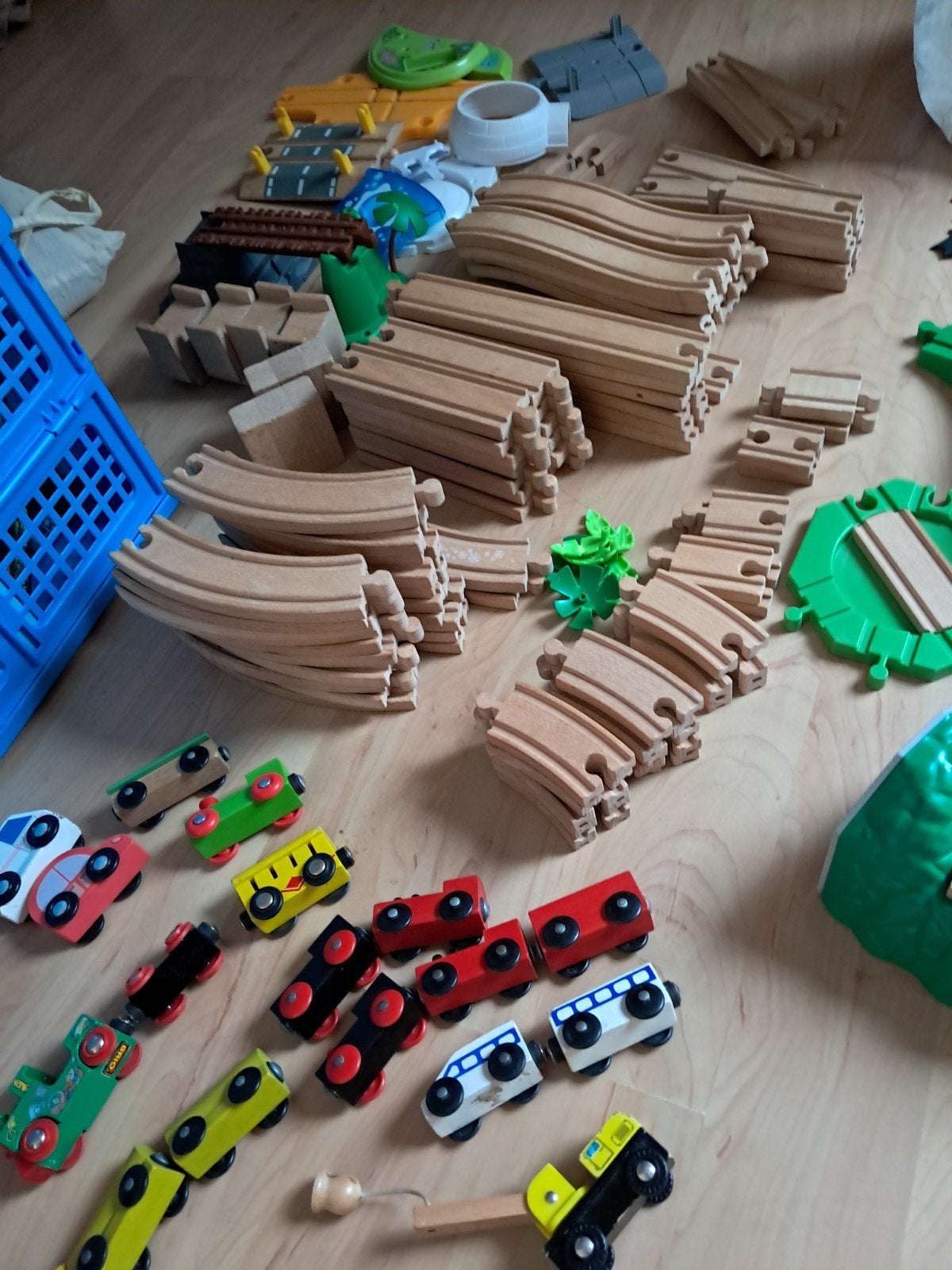 Grote set houten treinbaan met treinen en accessoires, Ophalen of Verzenden, Gebruikt