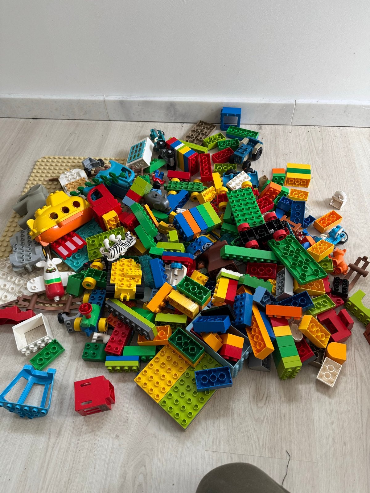 Grote partij Duplo met grondplaat en diverse figuren, Kinderen en Baby's, Speelgoed | Duplo en Lego, Inclusief minifiguren, Gebruikt
