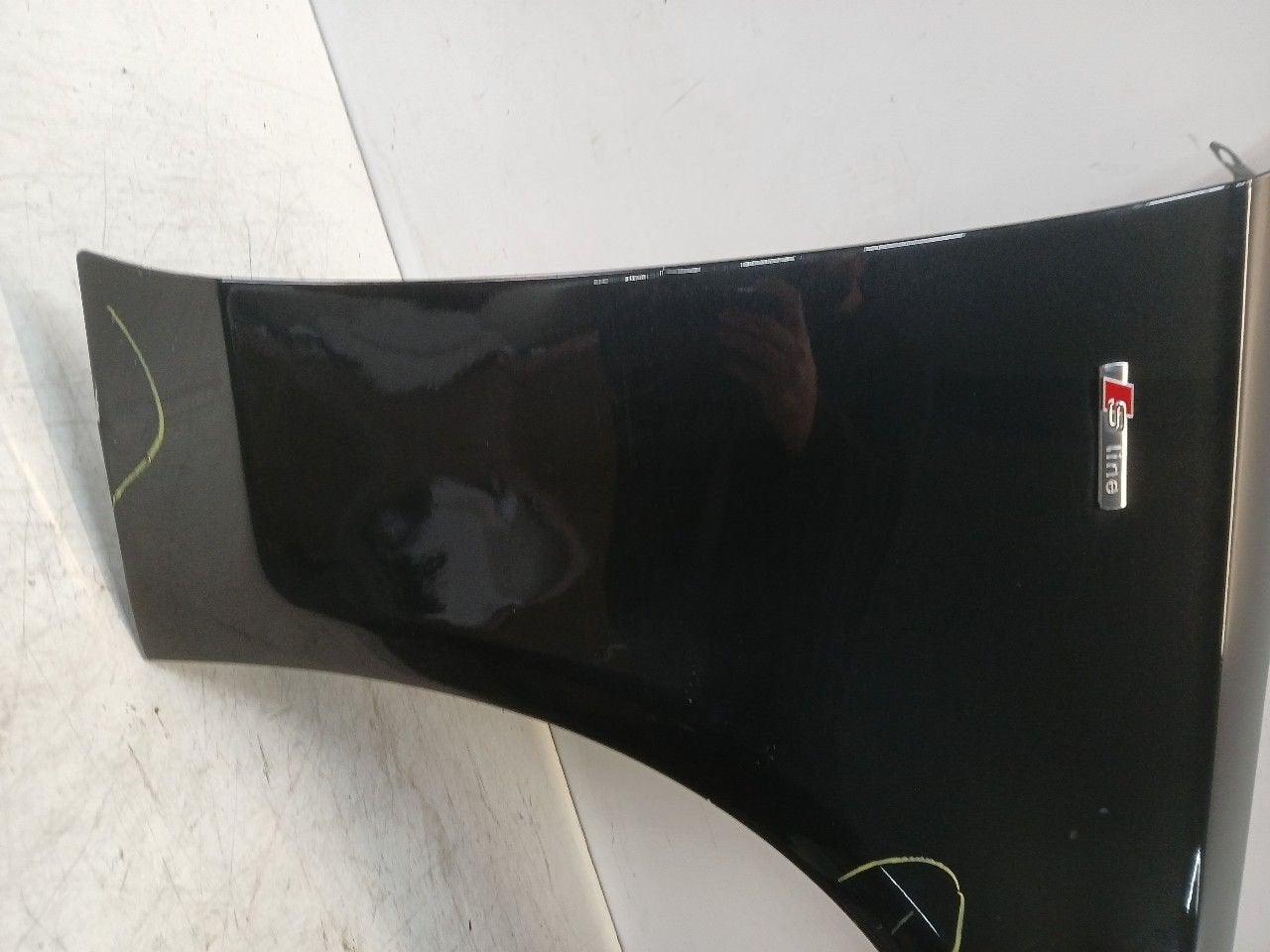 Spatbord rechts voor Audi A4, Onderdelen@venauto.nl, Van der Ven Autorecycling B.V., Gebruikt, Ettenseweg 76, 4706 PB Roosendaal, The Netherlands