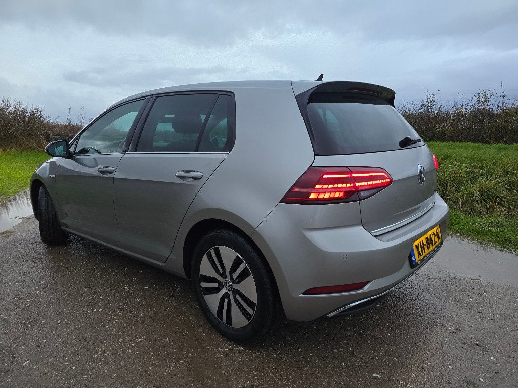 VW e-Golf 7.5 Virt.cockpit,PDC Camera Warmtepomp full option, Overige carrosserieën, Elektrisch, 1515 kg, Te koop