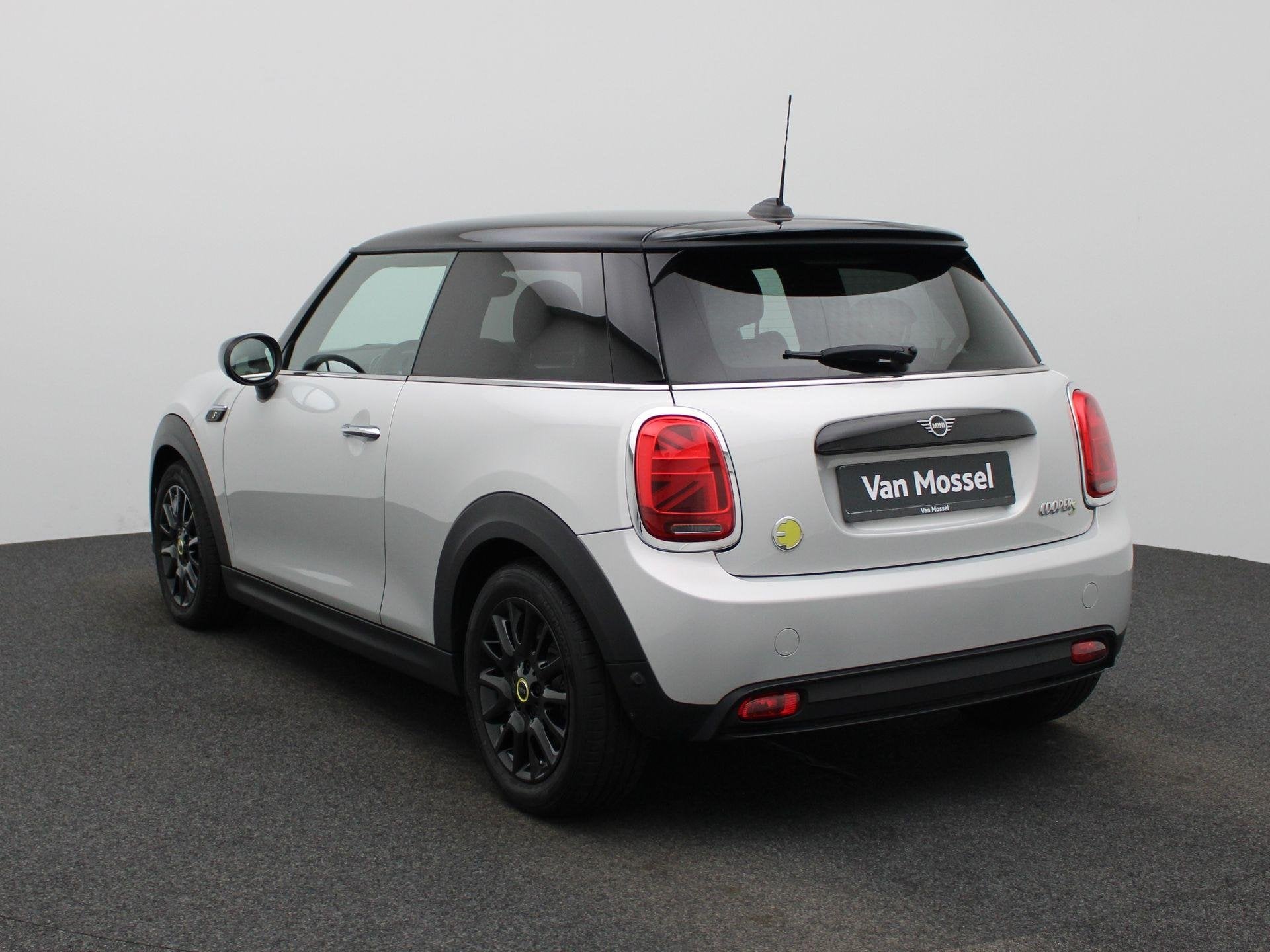 Mini Cooper Cooper E | SOH 95% | NAVIGATIE | STOELVERWARMING, Auto's, 12 maanden, Stof, Gebruikt, Zwart
