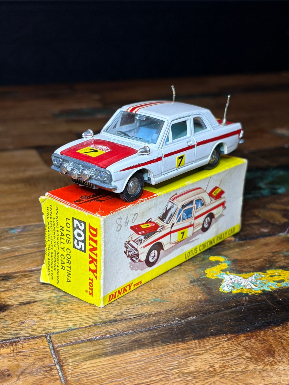 Dinky Toys 205 Lotus Cortina Rally Car + originele doosg, Hobby en Vrije tijd, Modelauto's | 1:43, Ophalen of Verzenden, Zo goed als nieuw
