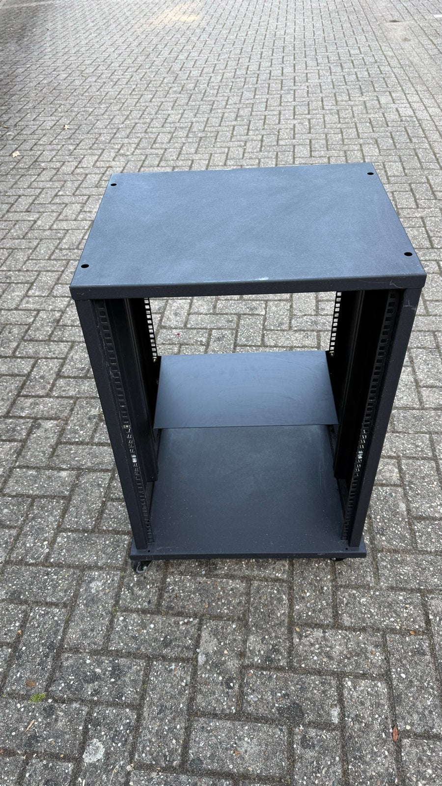 Compact 19 inch serverkast / patchkast op wielen, Computers en Software, Serverkasten, Ophalen, Gebruikt, Geperforeerd, Plaatstaal