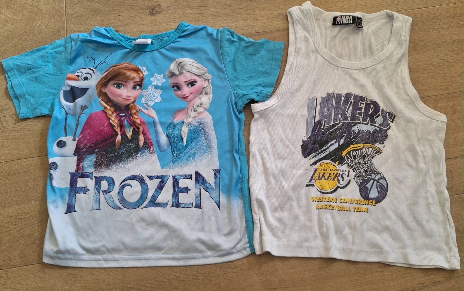 Frozen T-shirt en Lakers tanktop voor kinderen, Ophalen of Verzenden, Gebruikt, Disney, NBA, Jongen of Meisje