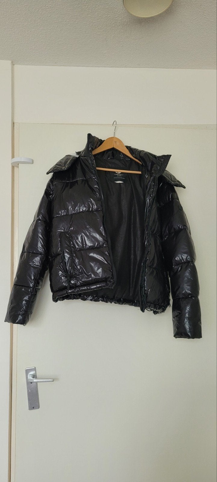 Zwarte glanzende puffer jas van Ragwear, maat L, Zwart, Maat 42/44 (L), Ophalen of Verzenden, Zo goed als nieuw