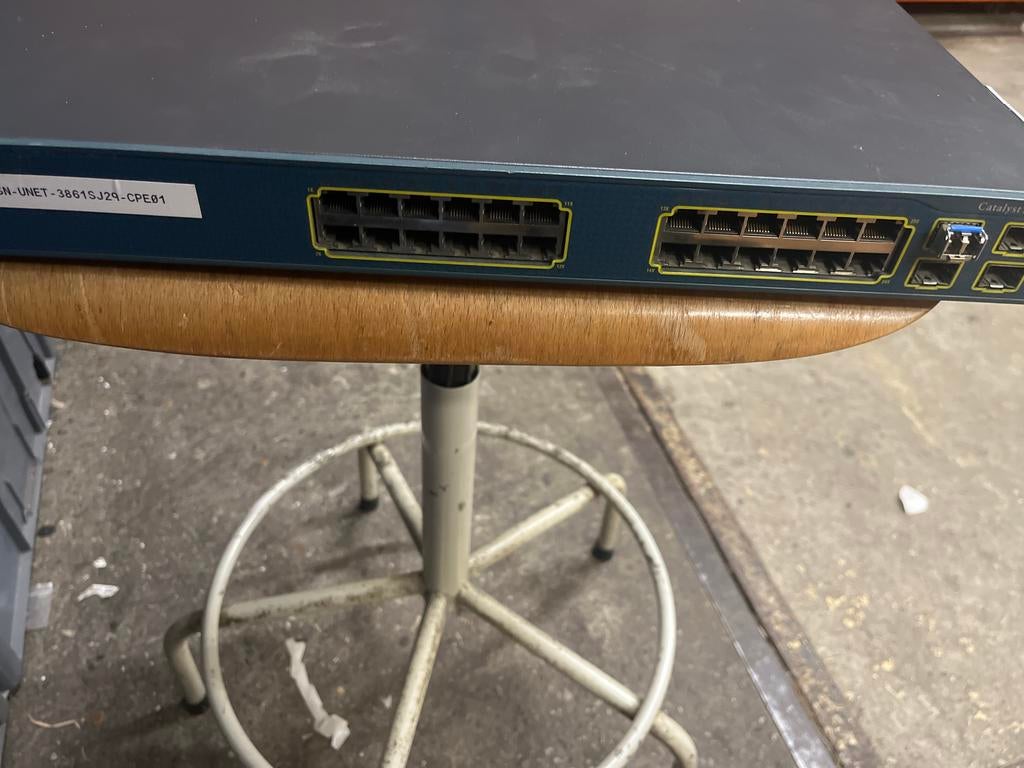 Cisco Catalyst 3560G Series Switch, Computers en Software, Netwerk switches, Gebruikt, Ophalen of Verzenden, Nvt, Nvt