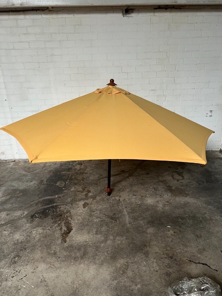 Grote gele tuinparasol met houten details, Ophalen of Verzenden, Gebruikt, 1 tot 2 meter, Stokparasol