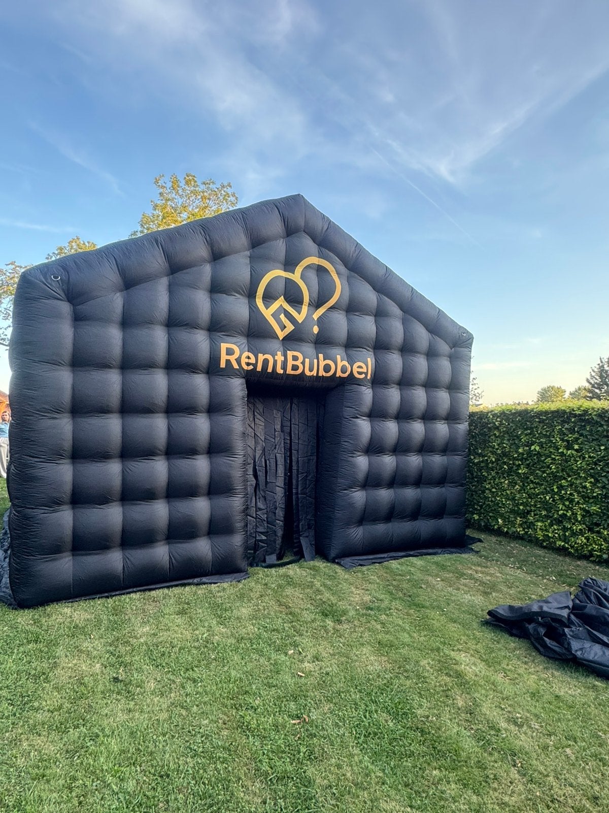 Opblaasbare Partytent 5,5x5x4,3m incl. Accessoires te huur, Tuin en Terras, Ophalen of Verzenden, Zo goed als nieuw, Minder dan 5 meter