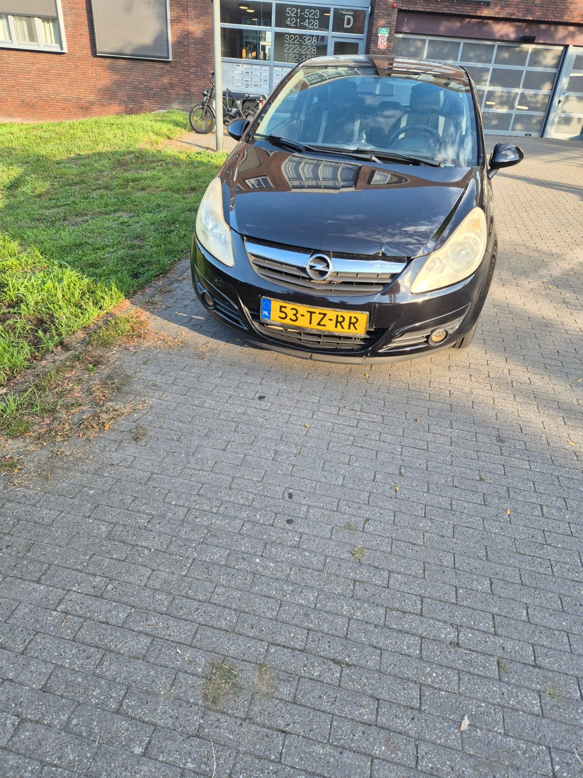 Opel Corsa 1.2 16V 3D WR 2007 Zwart, Auto's, Voorwielaandrijving, 450 kg, 40 €/maand, 4 cilinders