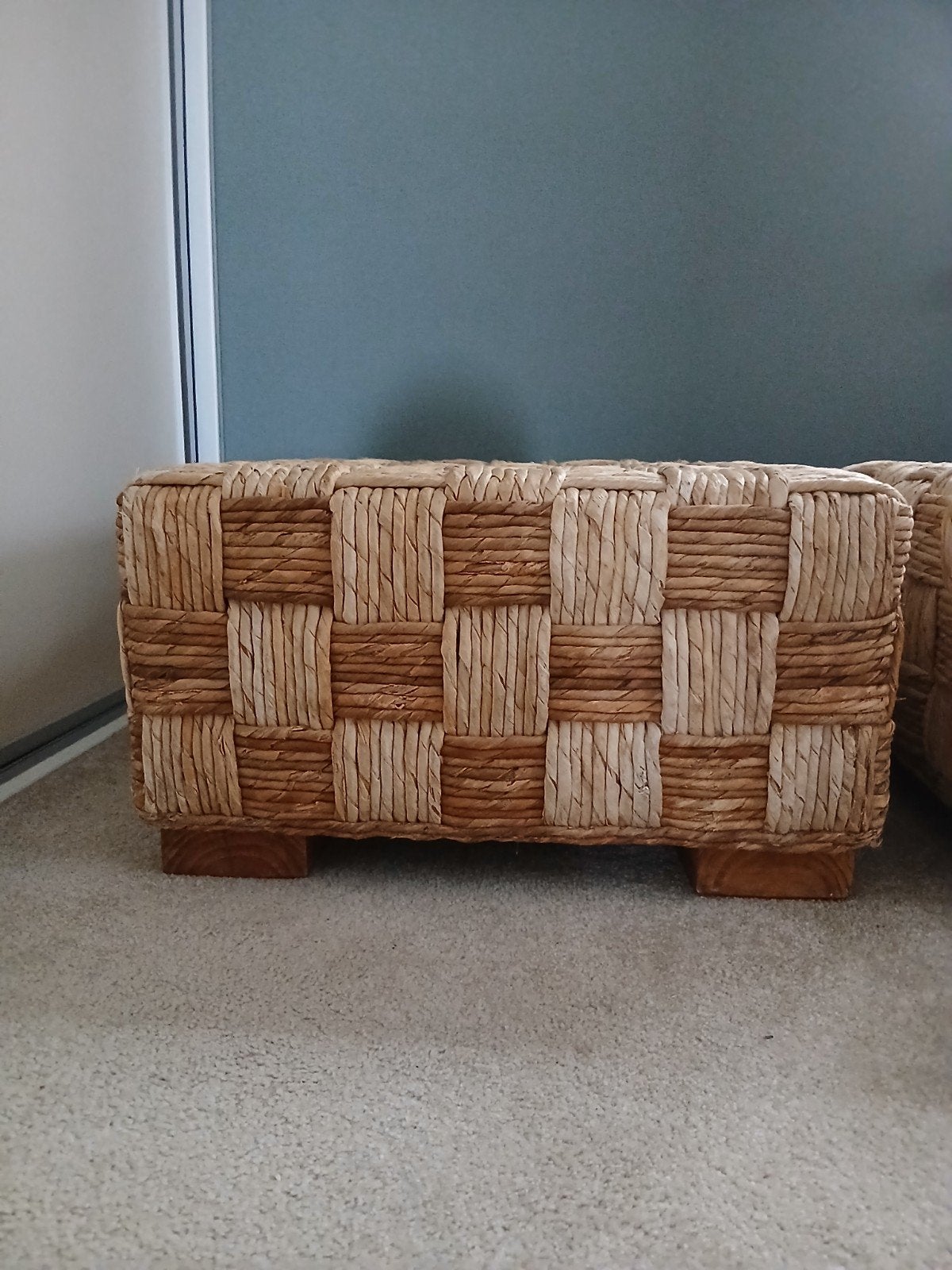 Poeff voetenbankje van biezen 60x60x35 cm met kussentjes, Ophalen, Gebruikt, Riet of Rotan, 50 tot 75 cm
