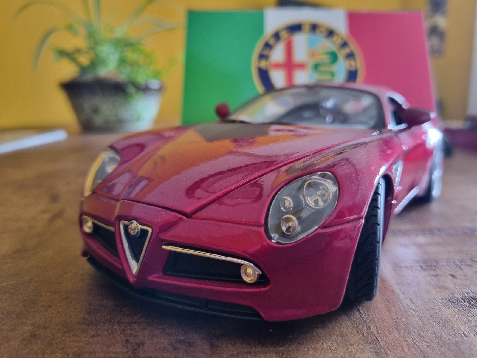 Alfa Romeo 8C Competizione modelauto 1:18 Bburago, Ophalen of Verzenden, Zo goed als nieuw, Auto, Bburago