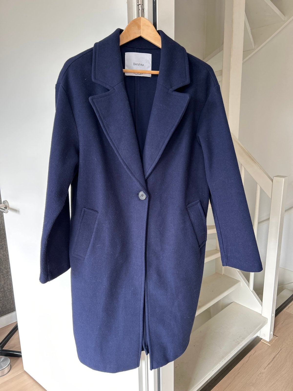 Bershka marineblauwe wollen jas, maat L, Kleding | Dames, Ophalen of Verzenden, Gedragen, Maat 42/44 (L), Blauw