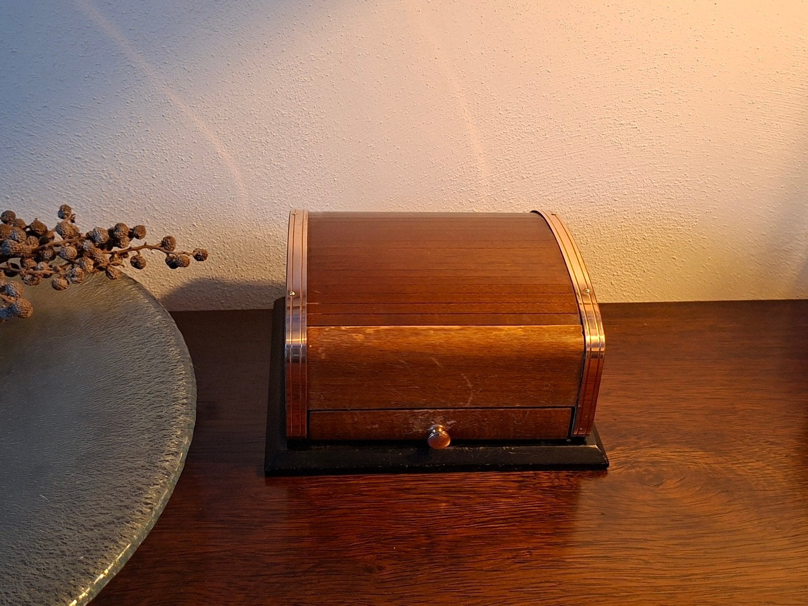 Vintage houten rookdoos met verborgen glazen asbak, Ophalen of Verzenden, Gebruikt, Tabaksdoos of Verpakking