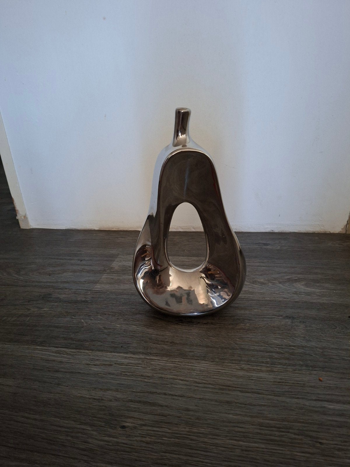 Moderne Zilverkleurige Vaas met Uniek Design, Ophalen of Verzenden, Zo goed als nieuw, Met patroon/structuur, Metaal
