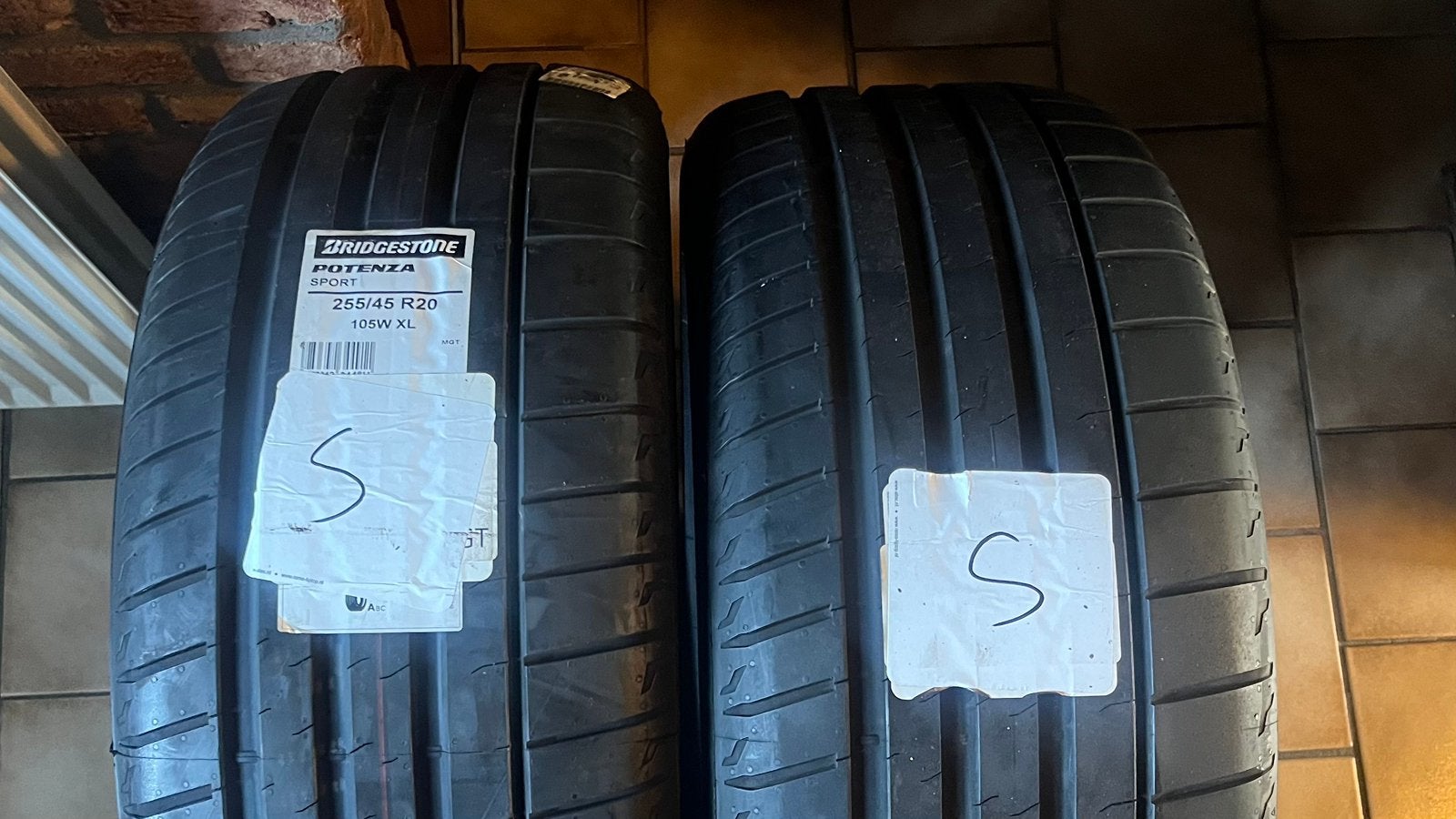2x Bridgestone Potenza Sport 255-45-R20 6mm, Gebruikt, 255 mm, Band(en), 20 inch