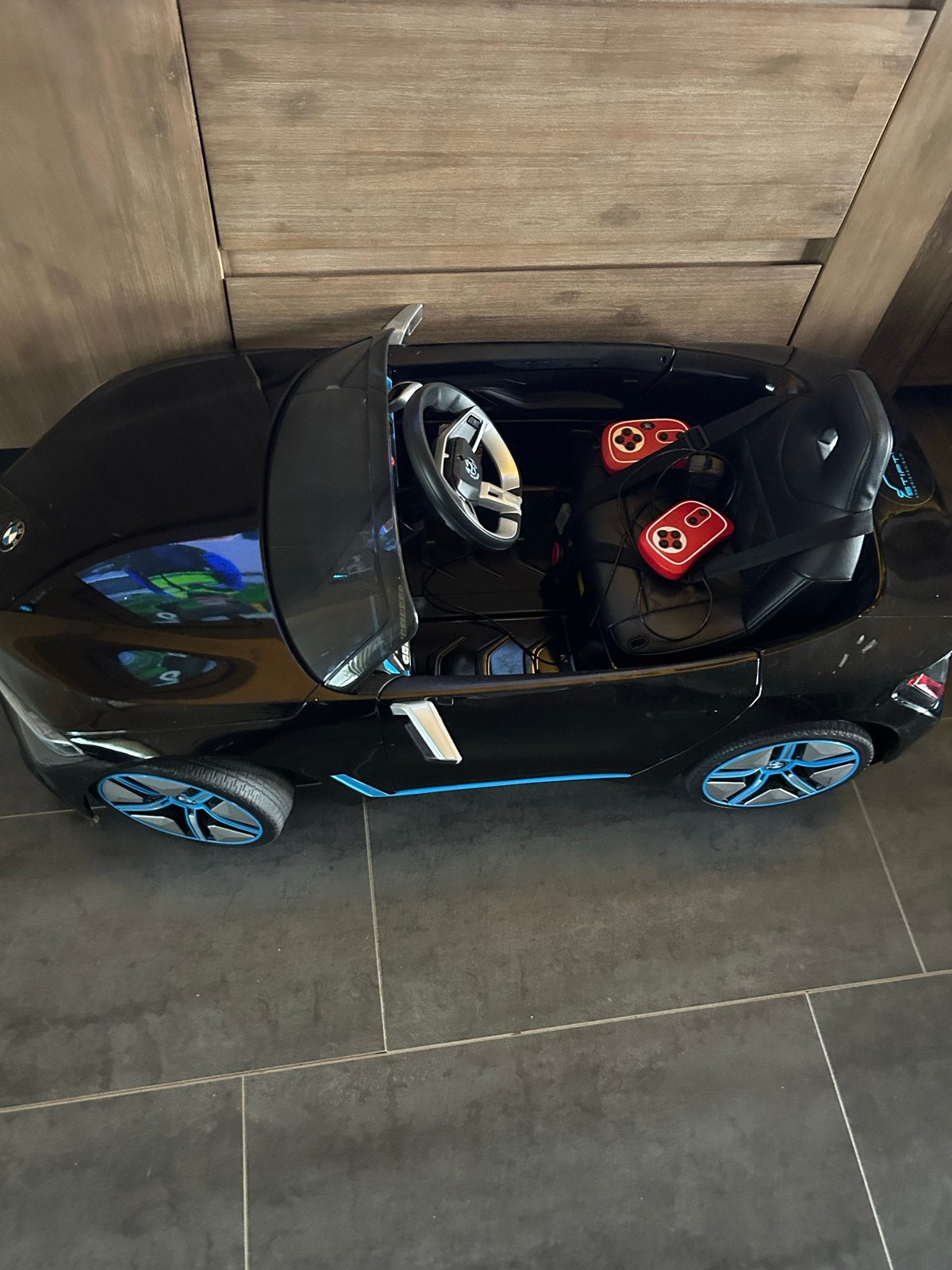 Elektrische kinderauto met verlichting en muziek, Ophalen, Zo goed als nieuw