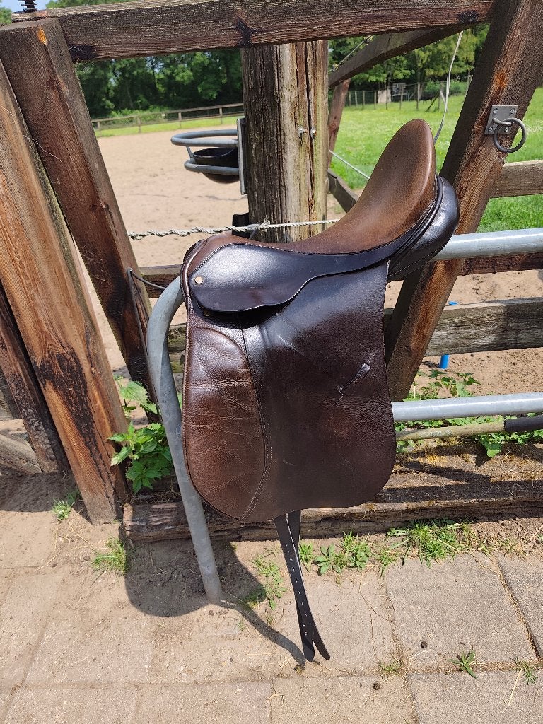 Albion bruin dressuurzadel 17,5 inch, Ophalen of Verzenden, Gebruikt, Dressuur