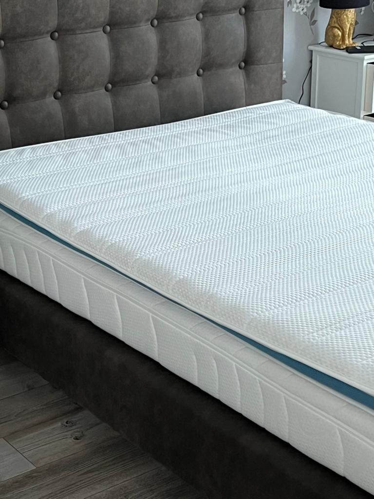 Topper 140x200cm, 6/7cm hoog, wasbaar, nette staat, Tweepersoons, Zo goed als nieuw, Matras, 200 cm
