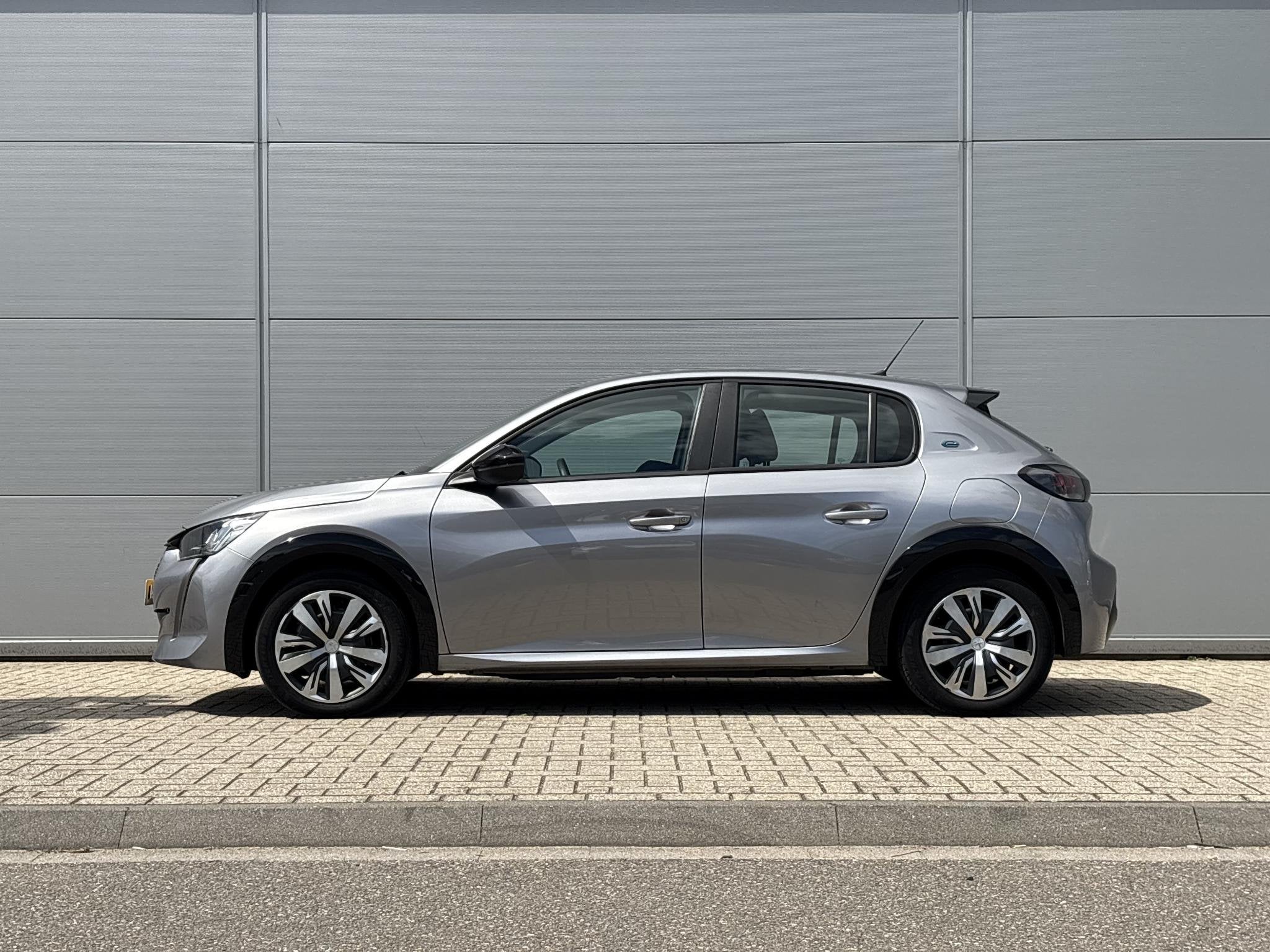 Peugeot e-208 EV Active 50 kWh | Parkeerhulp | Cruise Contro, Origineel Nederlands, 1430 kg, Te koop, 57 €/maand