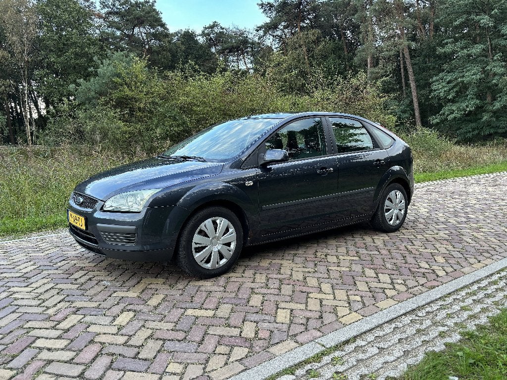 Ford Focus 1.6 74KW 5D 2007 Grijs, 1596 cc, 4 cilinders, 49 €/maand, Origineel Nederlands