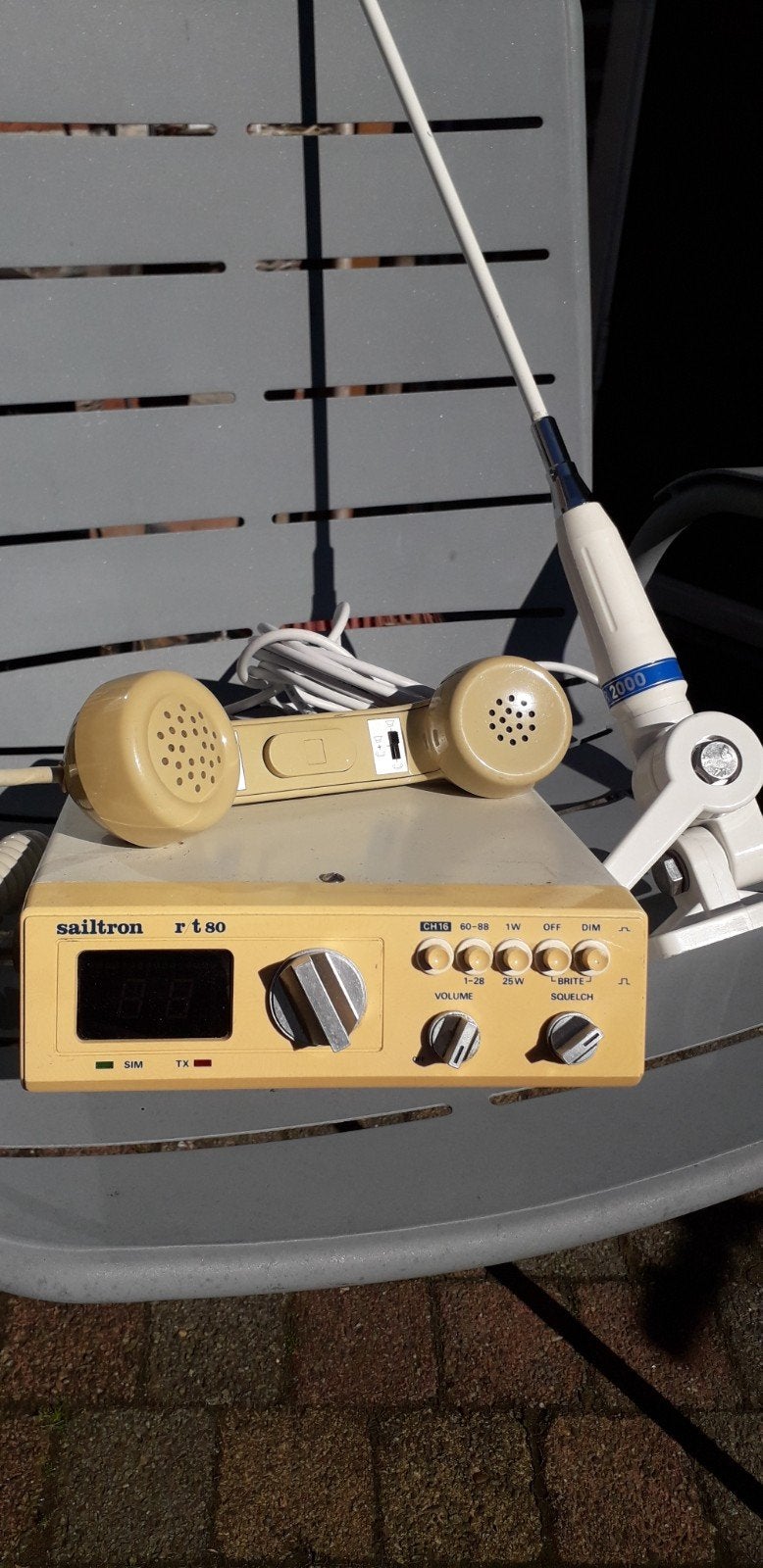 Sailtron r/t 80 mobilofoon, Ophalen